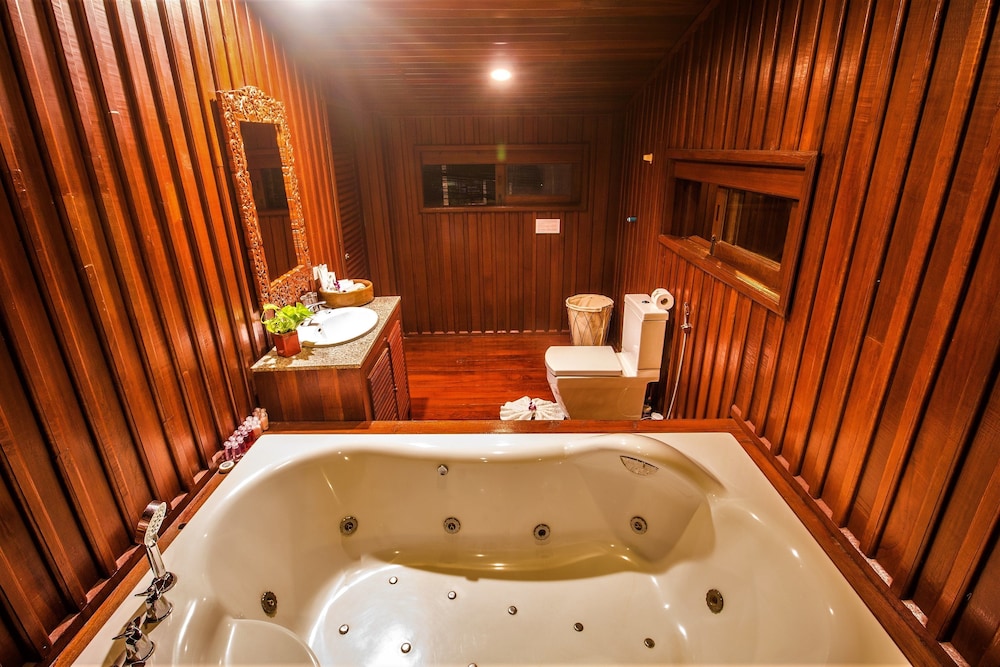 Erawan Villa Hotel 17/50