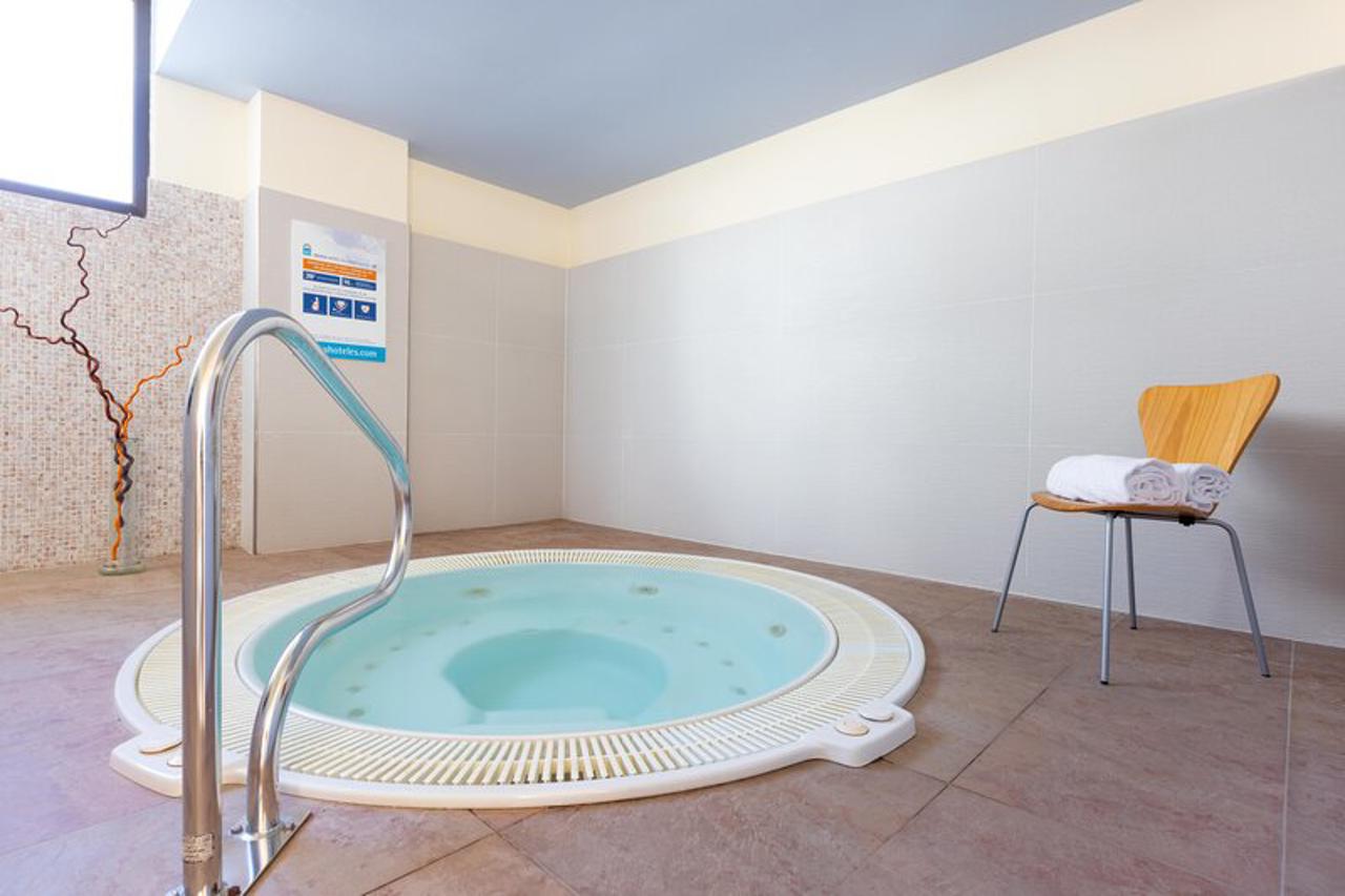 Invisa Hotel La Cala 68/99