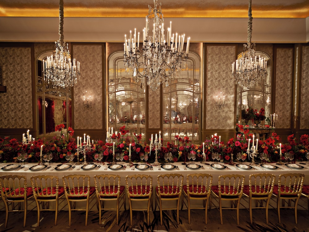 Hotel Plaza Athenee 63/79