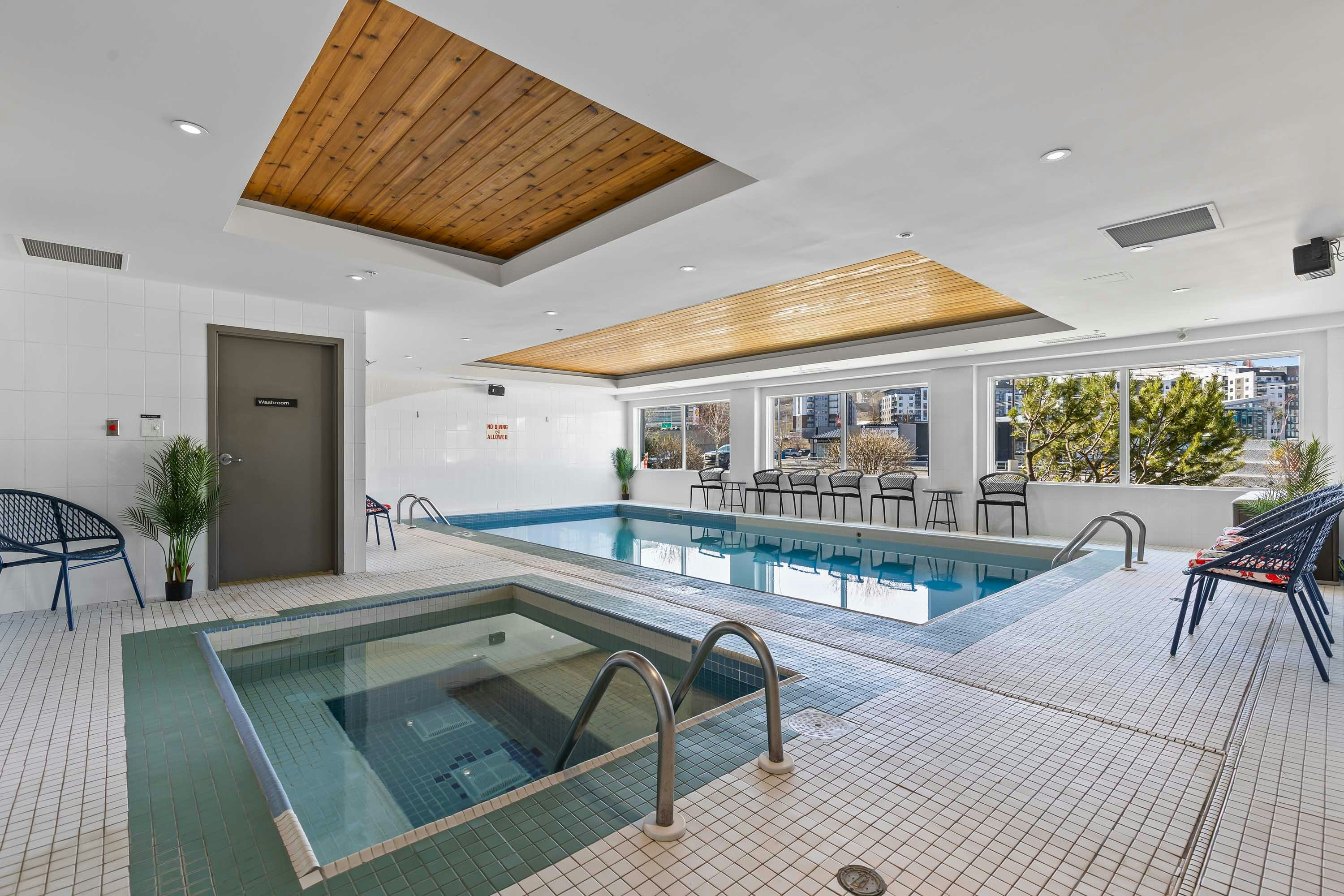 Sandman Hotel and Suites Calgary West 23/67
