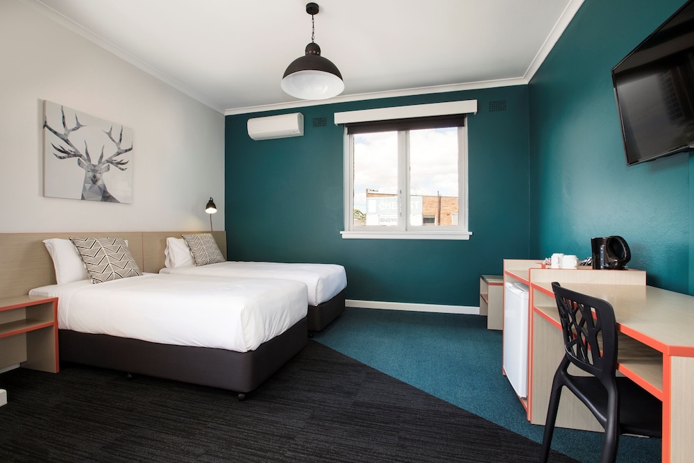 Greenacre Hotel 7/53