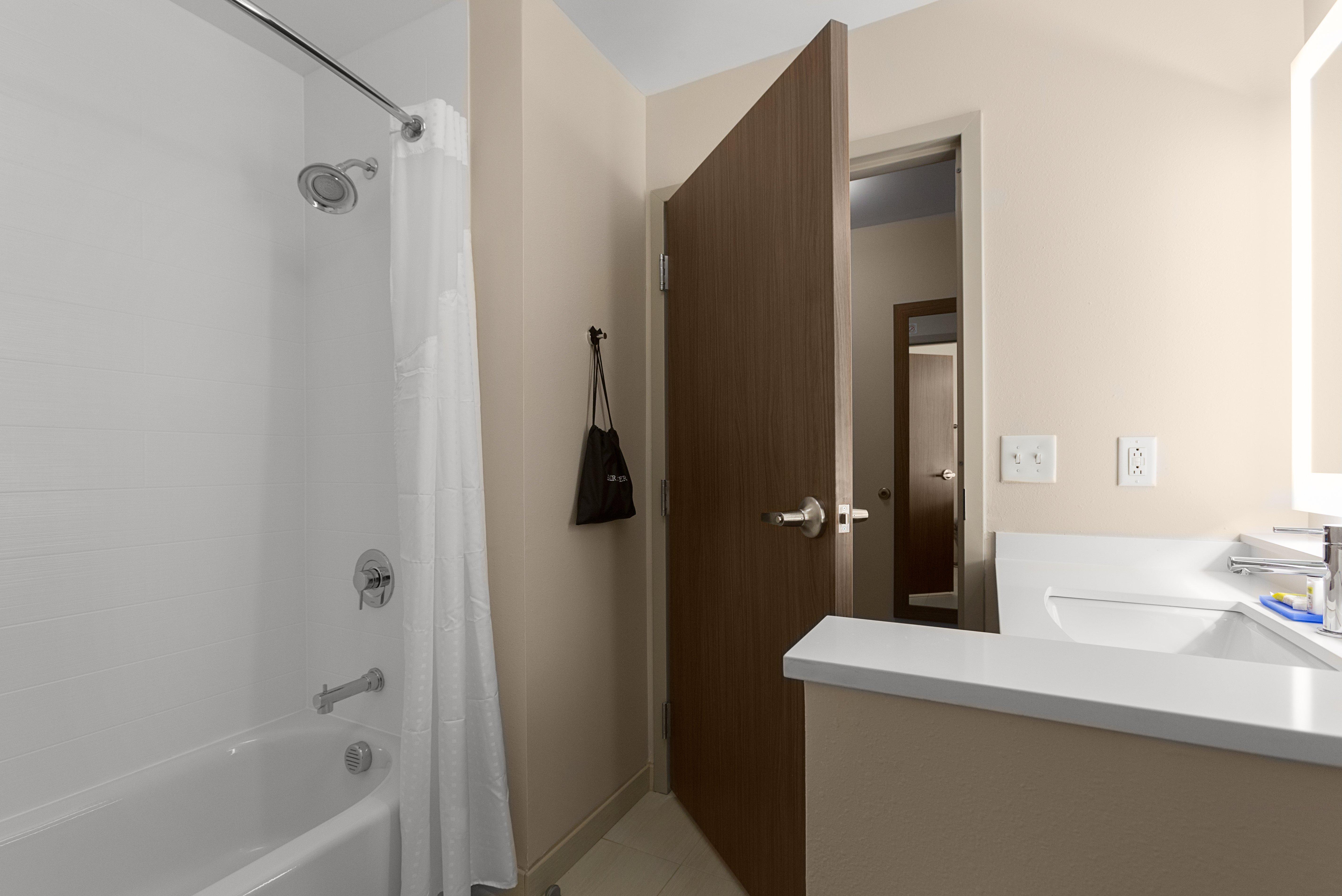 غرفة بسريرين كوين لذوي الإعاقة، Holiday Inn Express Suites Fayetteville South 2/2
