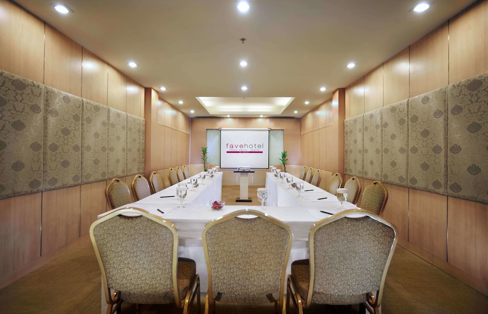 favehotel Kelapa Gading 51/54