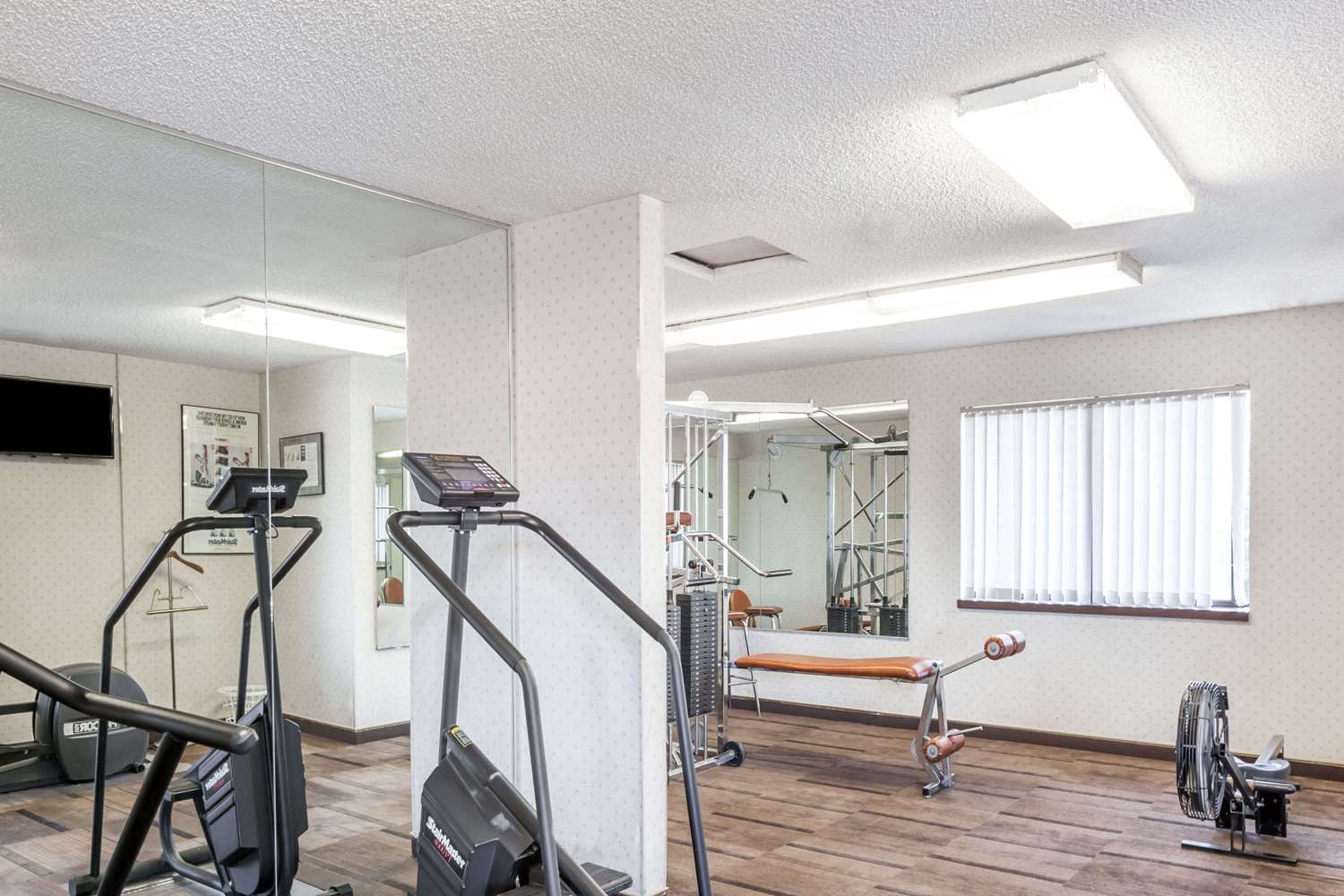 Days Inn & Suites By Wyndham Sunnyvale 18/36