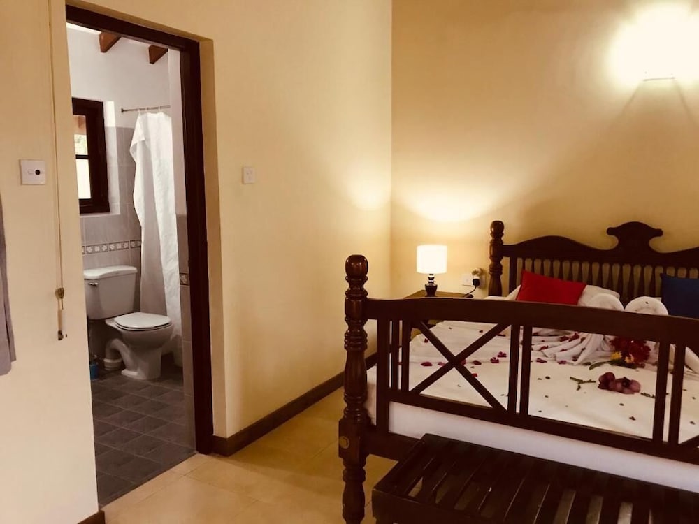 The Lake View Bungalow Yala 6/50