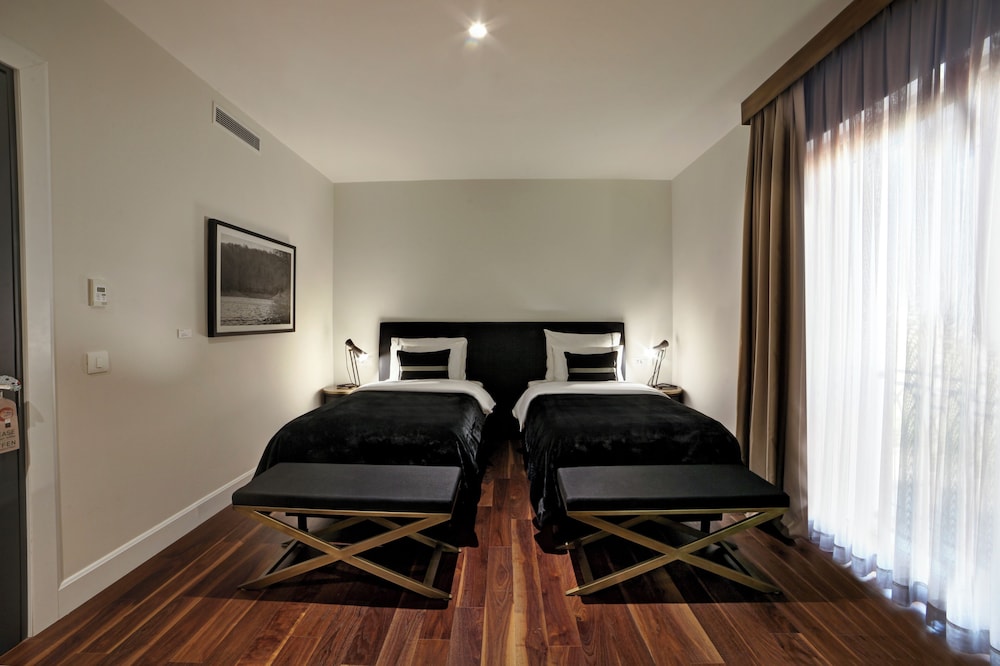 39 Kalamis Marina Hotel 42/50