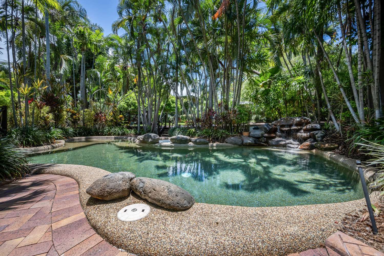 City Oasis Inn Townsville SureStay Collection by BW 37/39