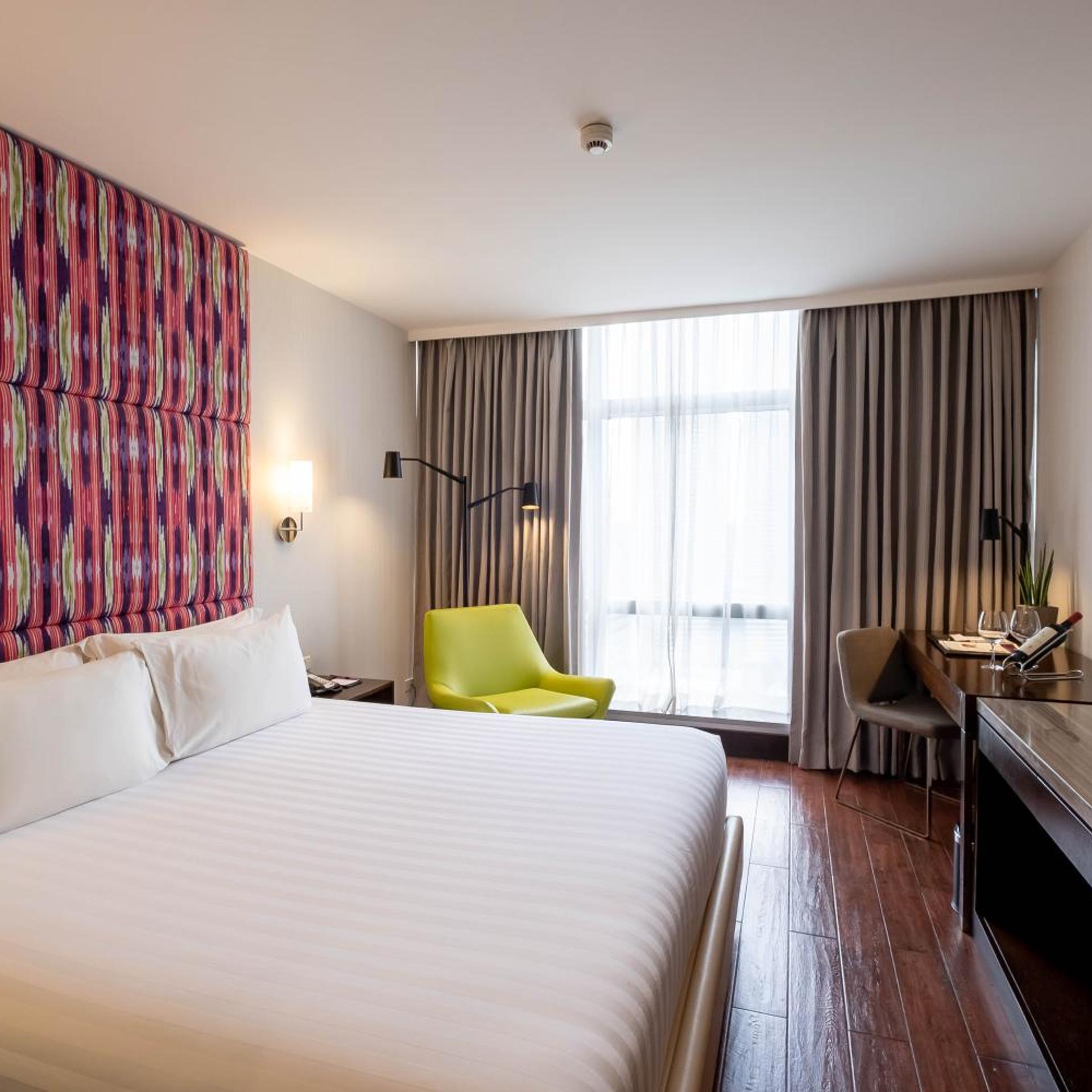 SUPERIOR, KING BED