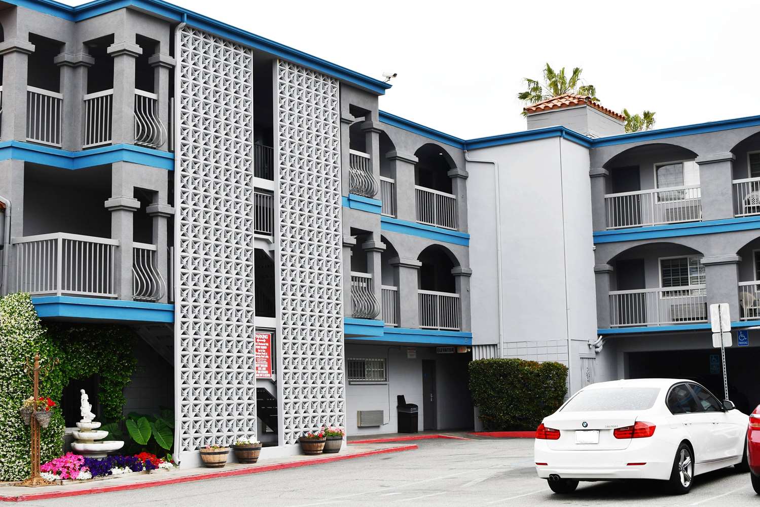 Travelodge by Wyndham Long Beach Convention Center 15/20