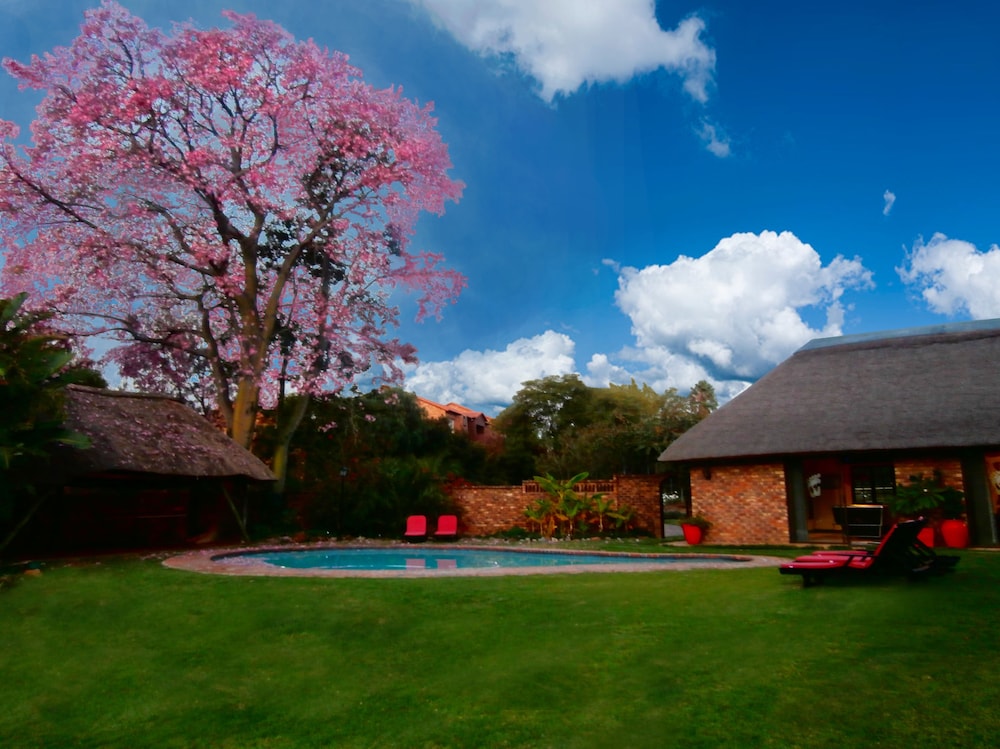 African Footprints Lodge 16/22