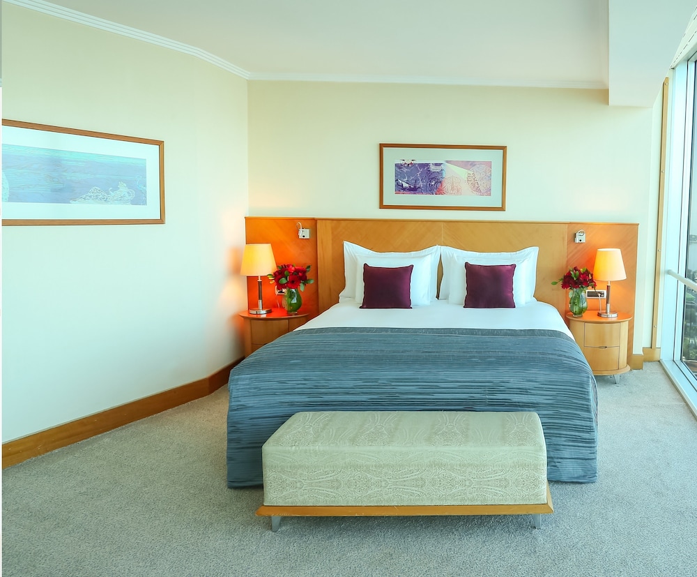 JUNIOR SUITE, KING BED, MOUNTAIN VIEW