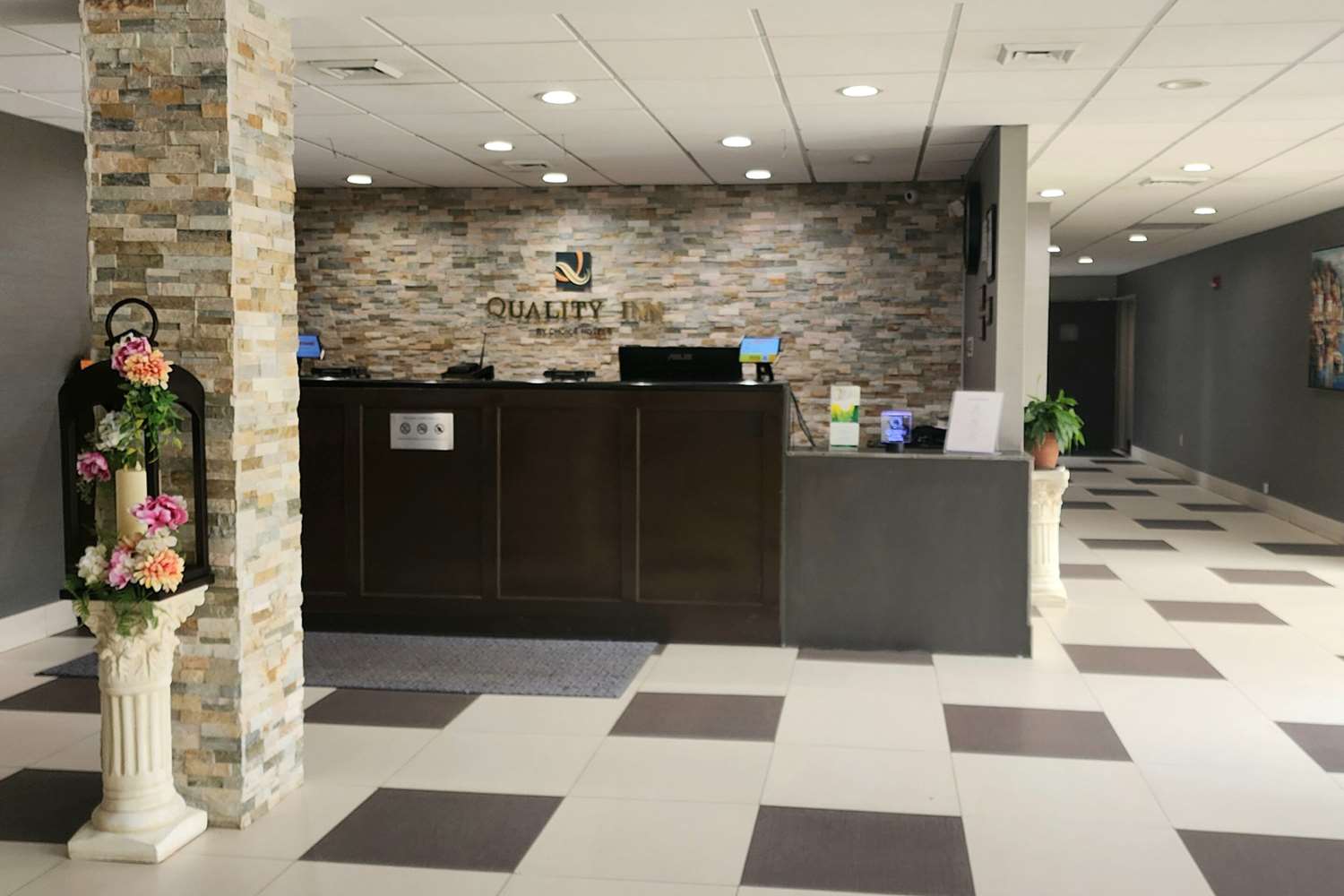 Quality Inn Dublin I-81 8/73