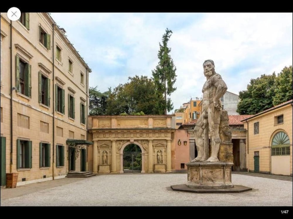 Palazzo Mantua Benavides 25/34