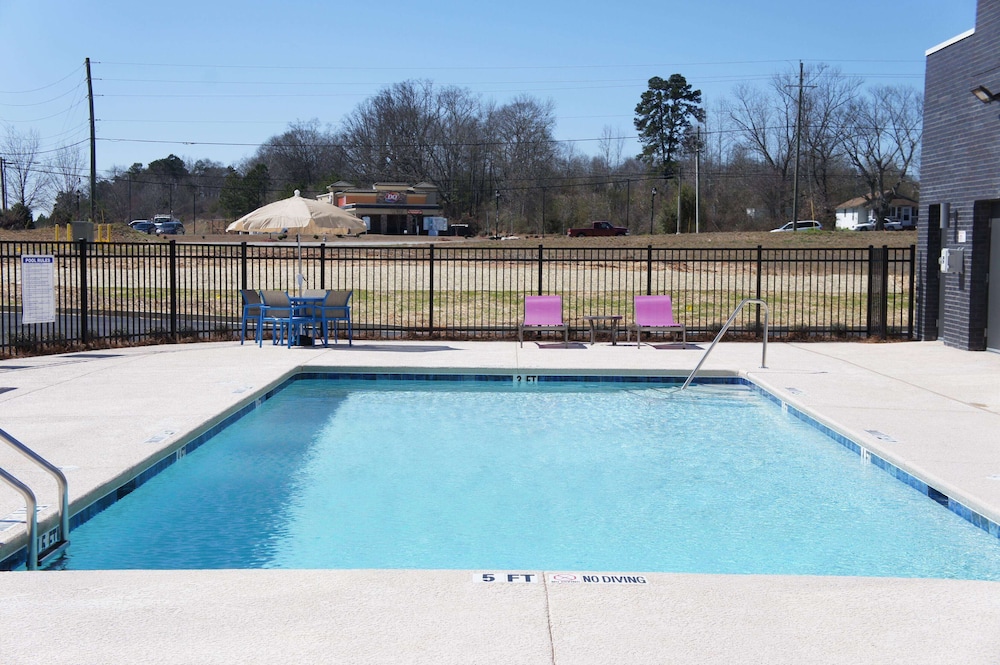La Quinta Inn and Suites by Wyndham Braselton 33/60