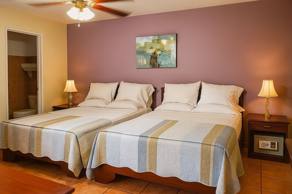 STANDARD, QUADRUPLE, 2 DOUBLE BEDS