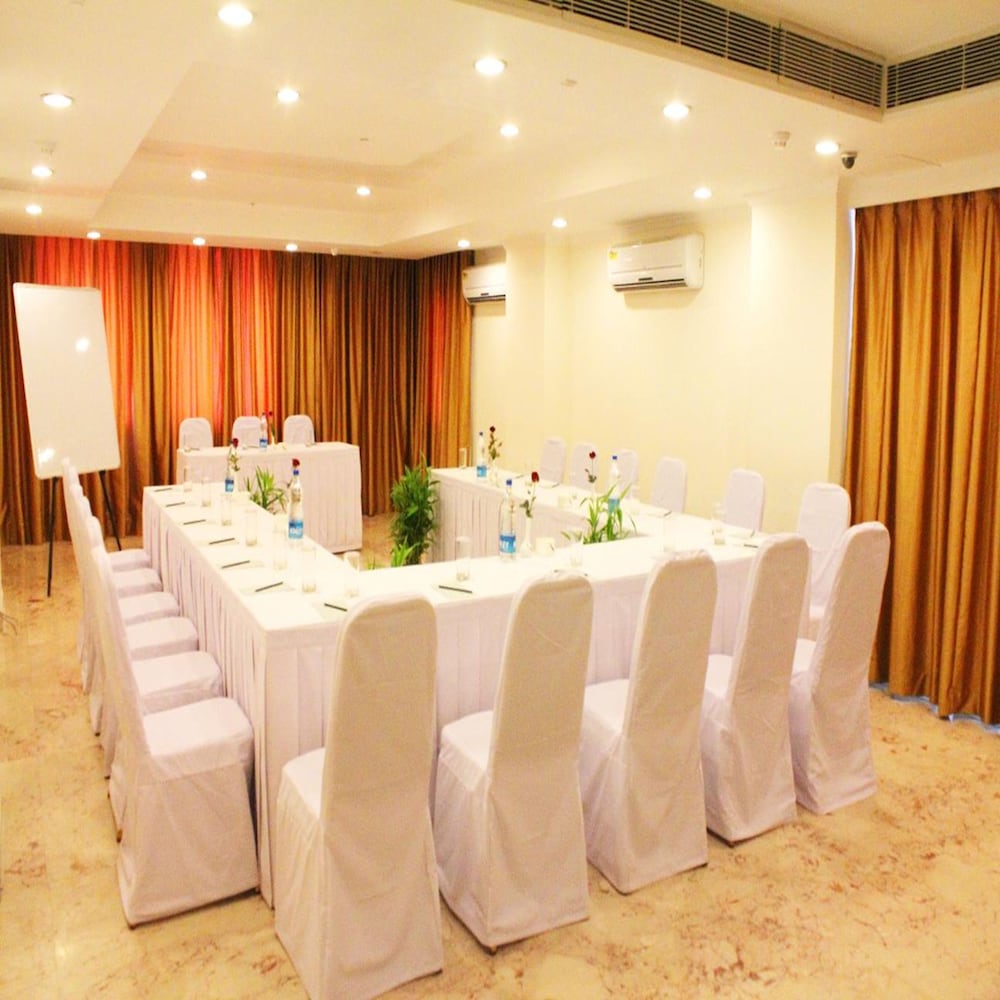 ROYAL SAROVAR PORTICO 27/35