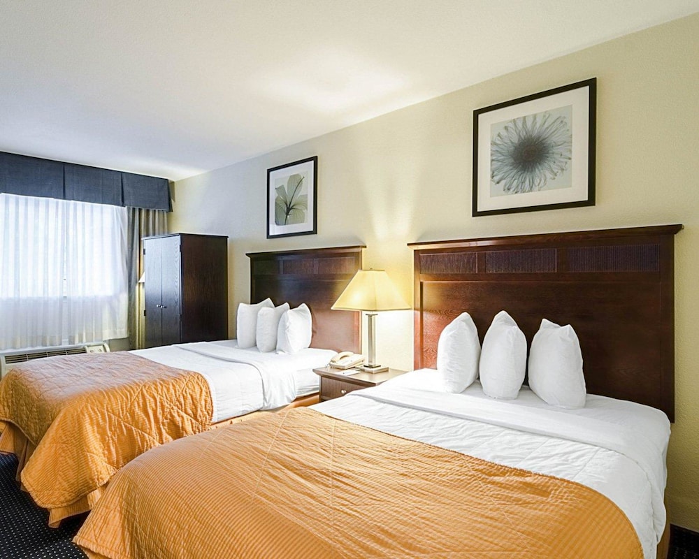 STANDARD, 2 DOUBLE BEDS, ACCESSIBLE