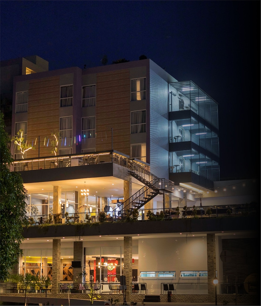 Novena Hotel by Azana 4/36