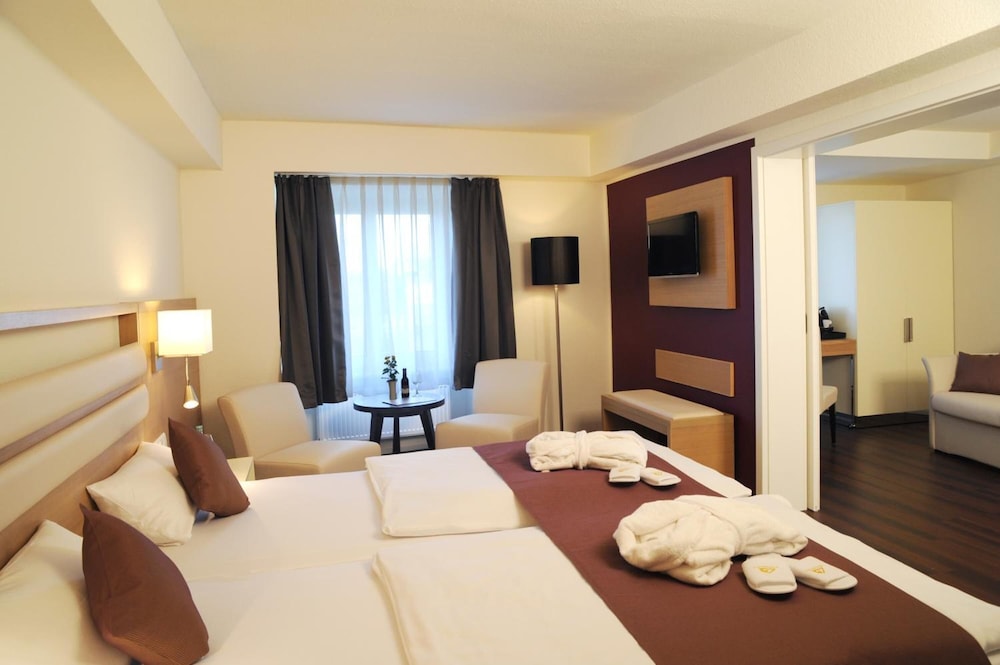 Ringhotel Goldener Knopf 13/48