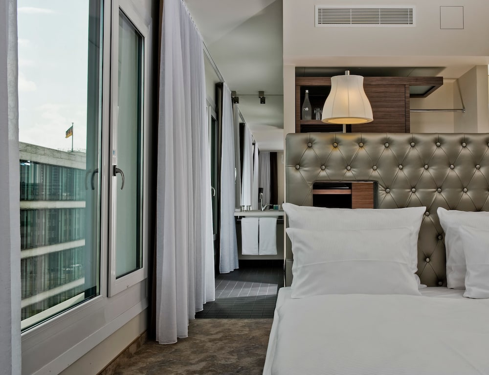 ARCOTEL John F Berlin 23/65