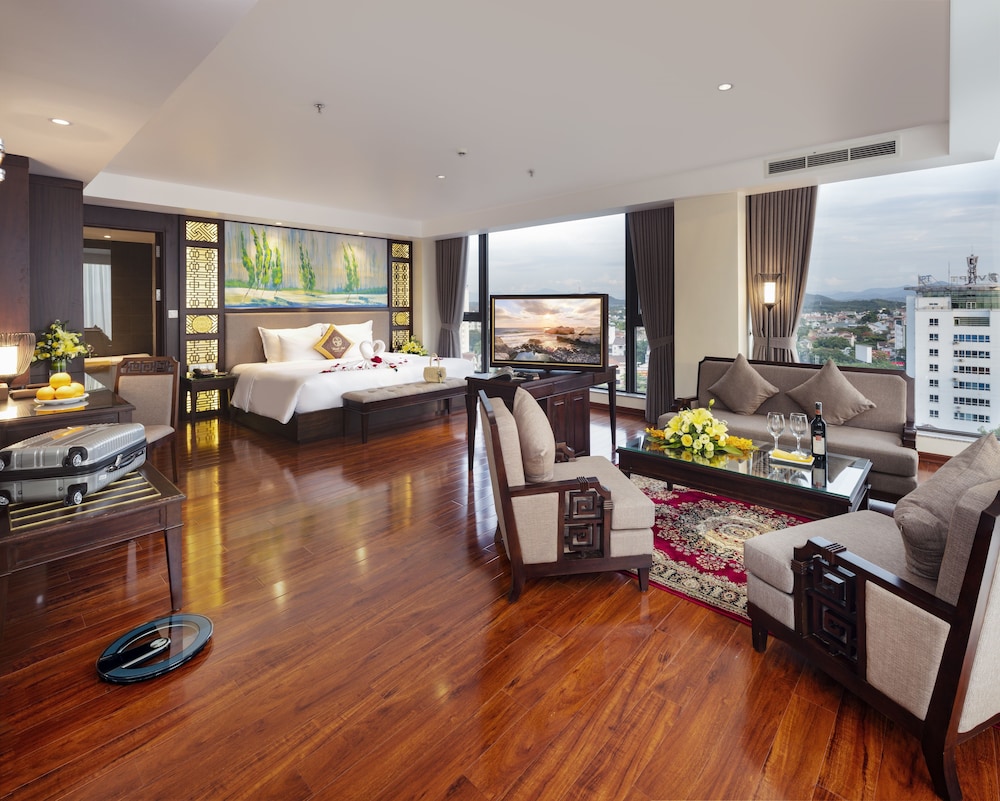 Thanh Lich Royal Boutique Hotel 49/69