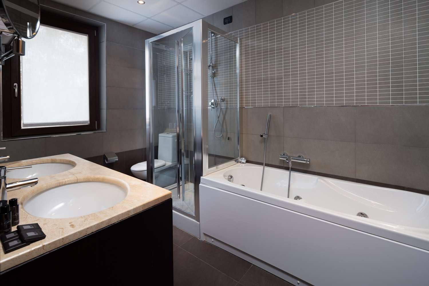 جناح جونيور بسرير كينج مع أريكة، Best Western Gorizia Palace Hotel 3/3