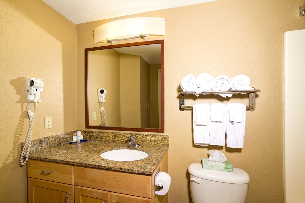 Candlewood Suites Ft Myers I 75 18/40