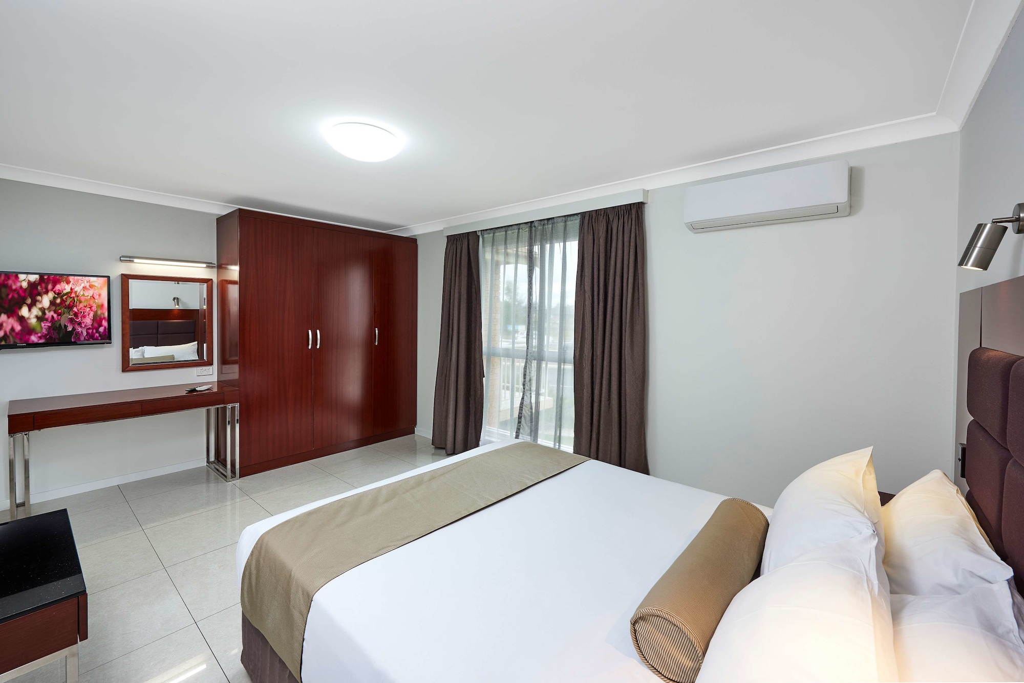 Executive, Apartment, 1 Queen and 1 Single Bed, Living Area, Balcony