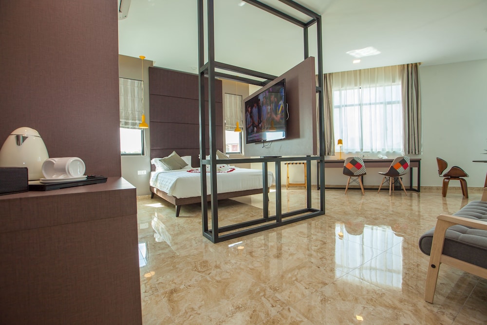 Bzz Hotel 30/61