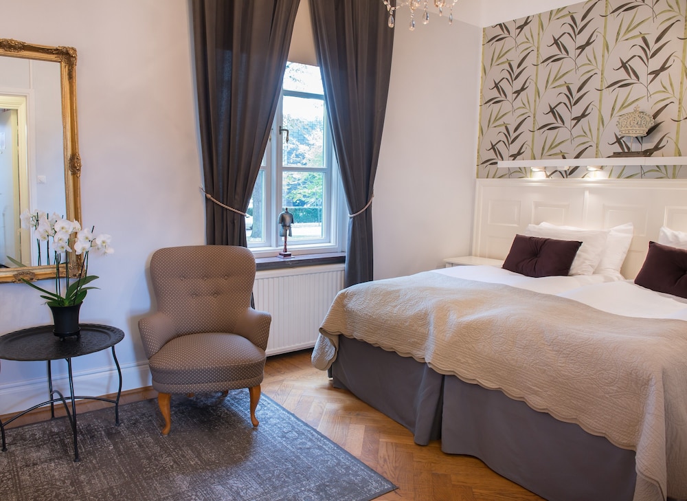 Slottshotellet 16/50
