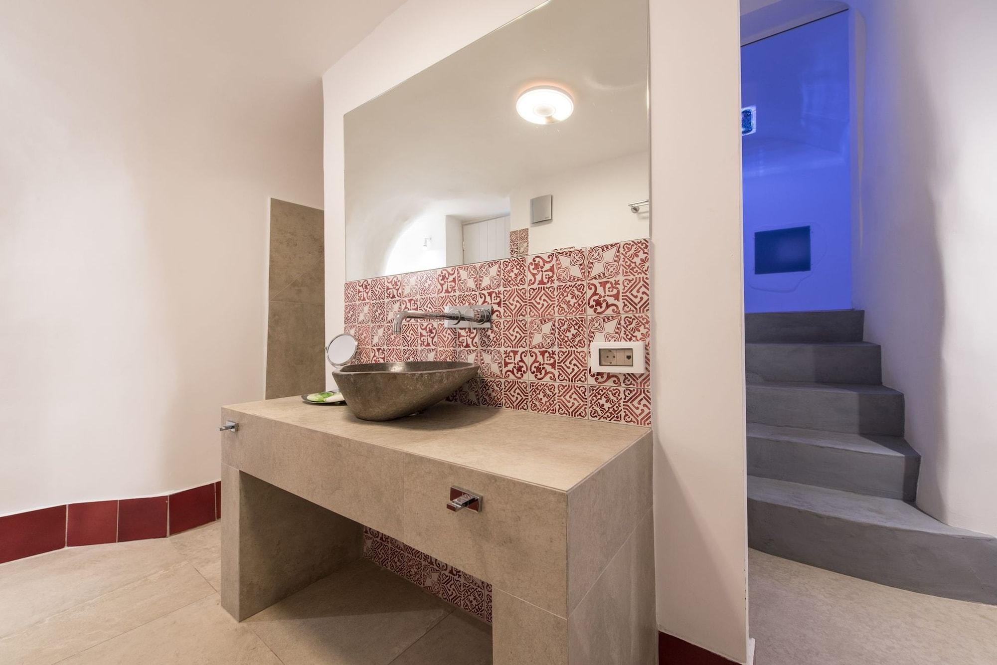Grand, Pool, Suite, Caldera View، Santorini Secret Suites and Spa - Adults Only 3/3