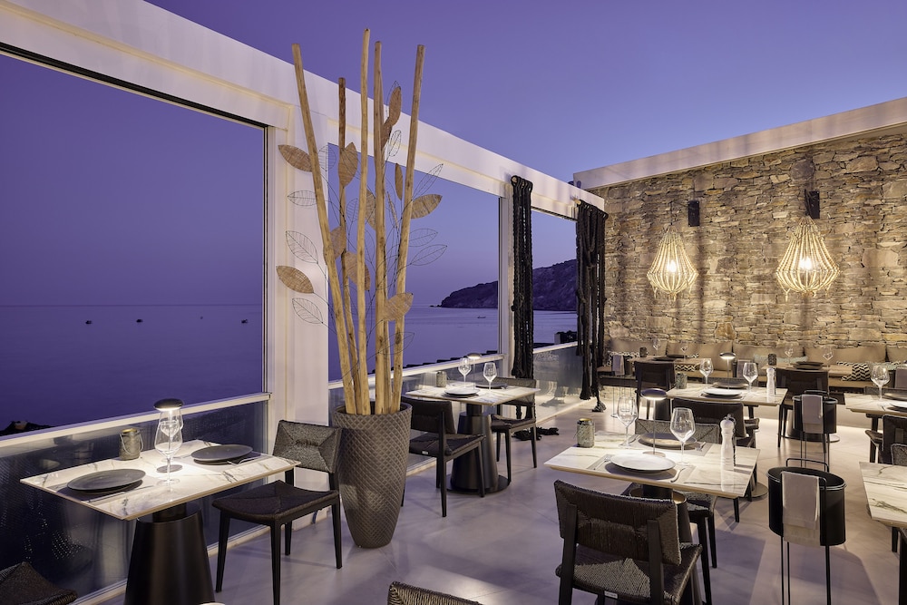Artemis Seaside Resort 65/82