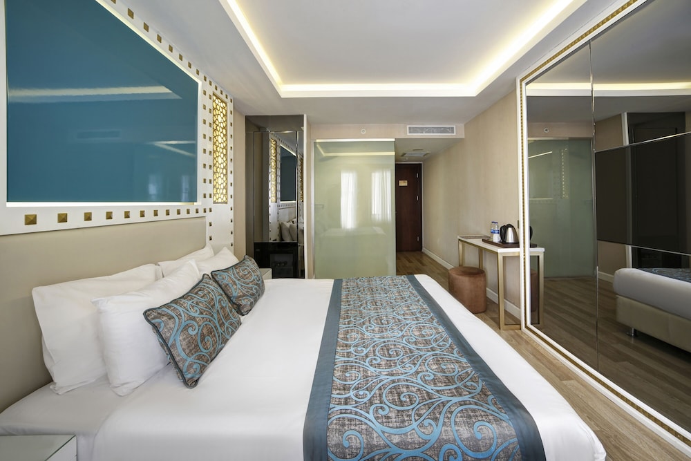 Great Fortune Hotel & SPA 11/70