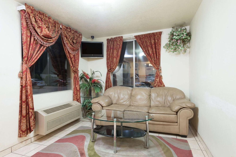 Super 8 By Wyndham Bernalillo 19/26