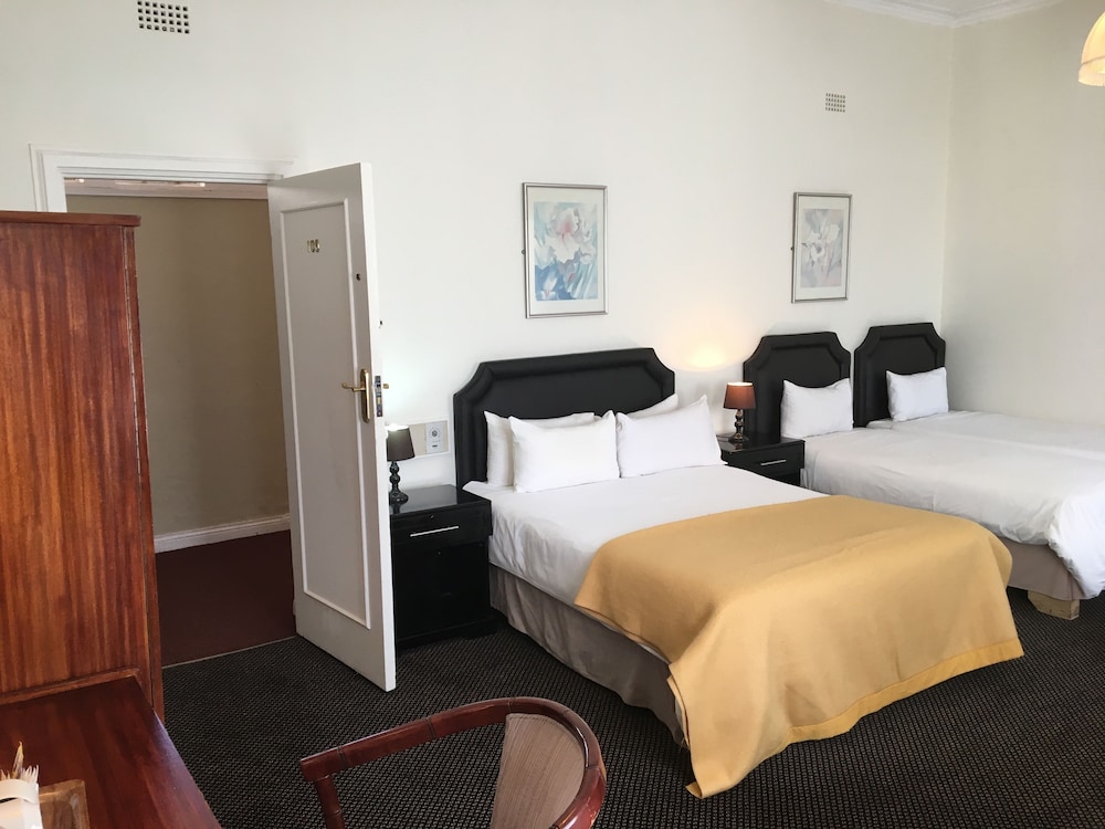 Savoy Hotel Kimberley 13/32