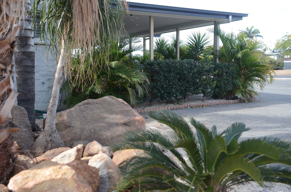 Capricorn Hotel 33/34