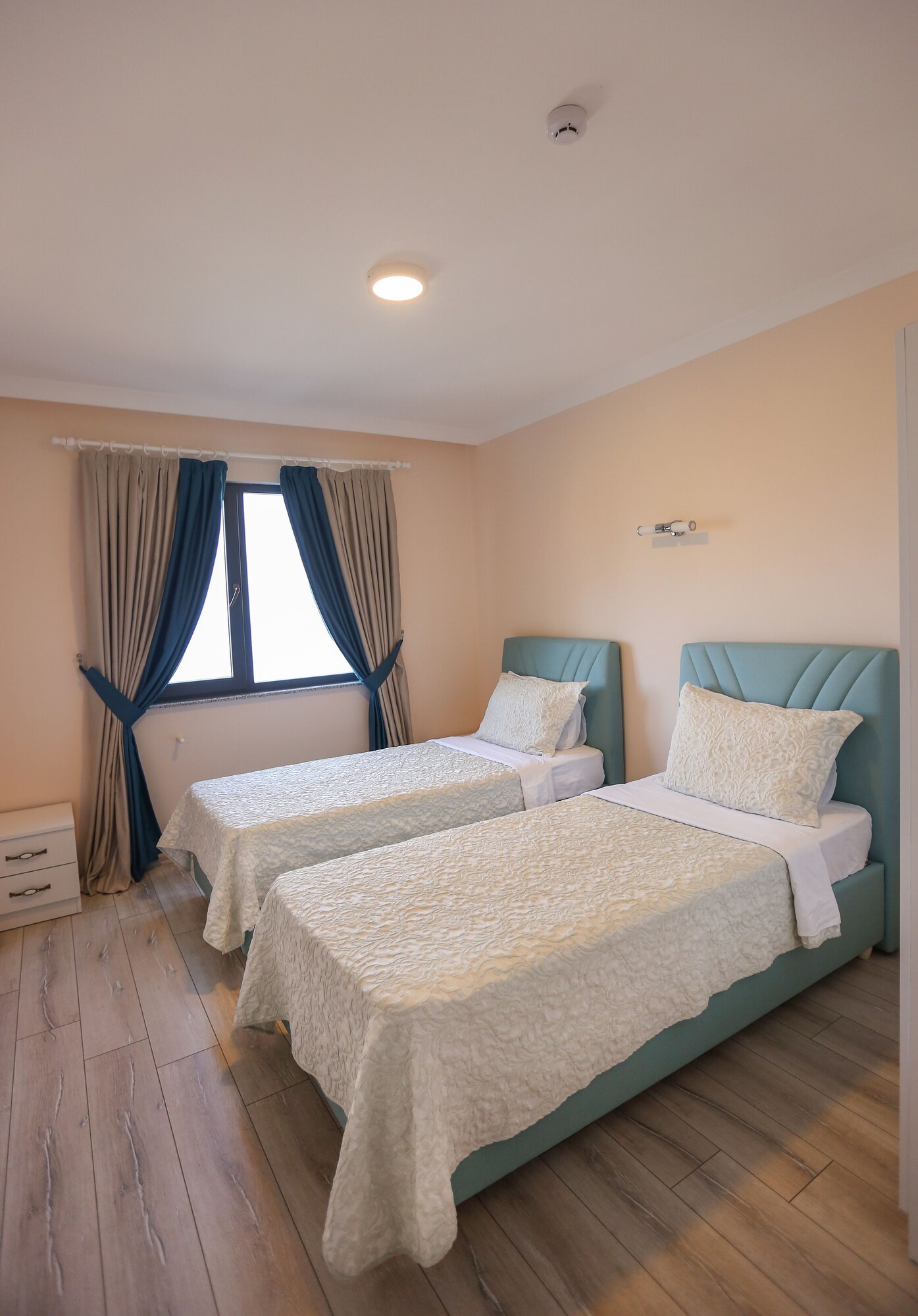 2 BEDROOMS, APARTMENT, SEA VIEW