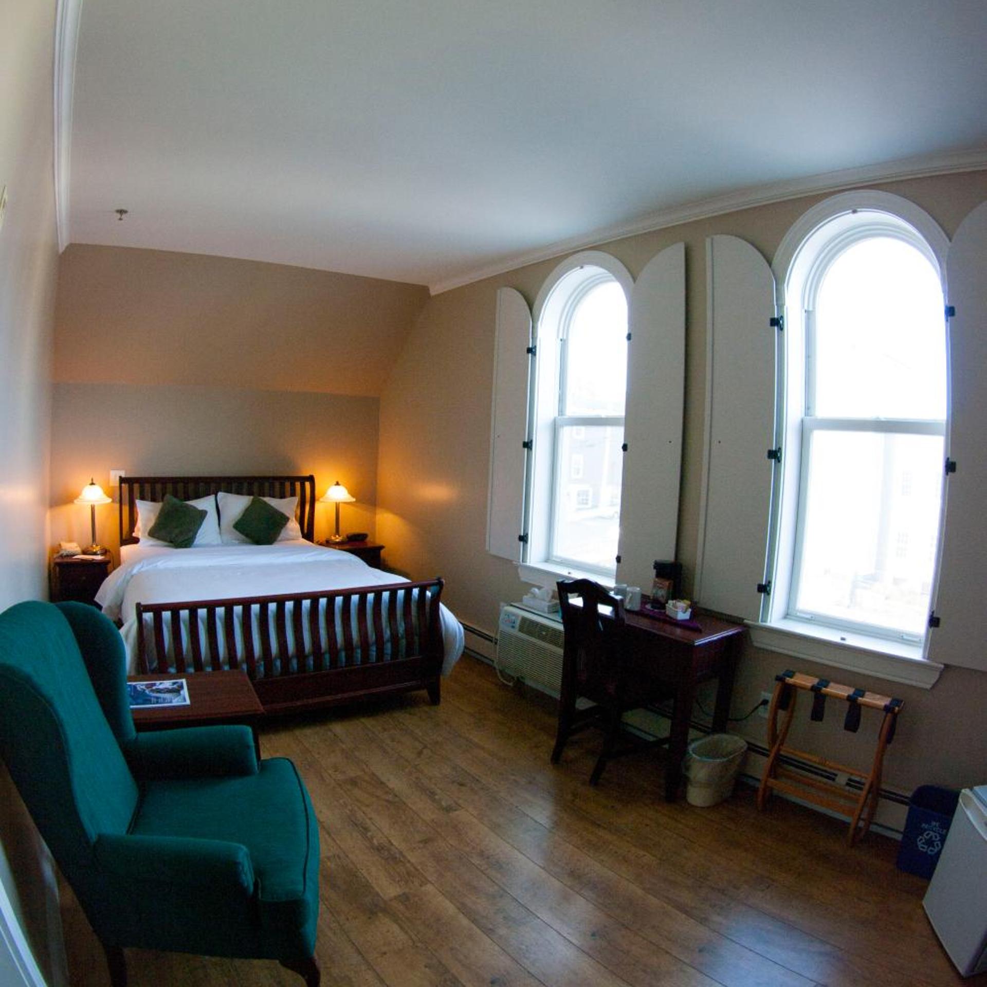 Lunenburg Arms Hotel 11/39