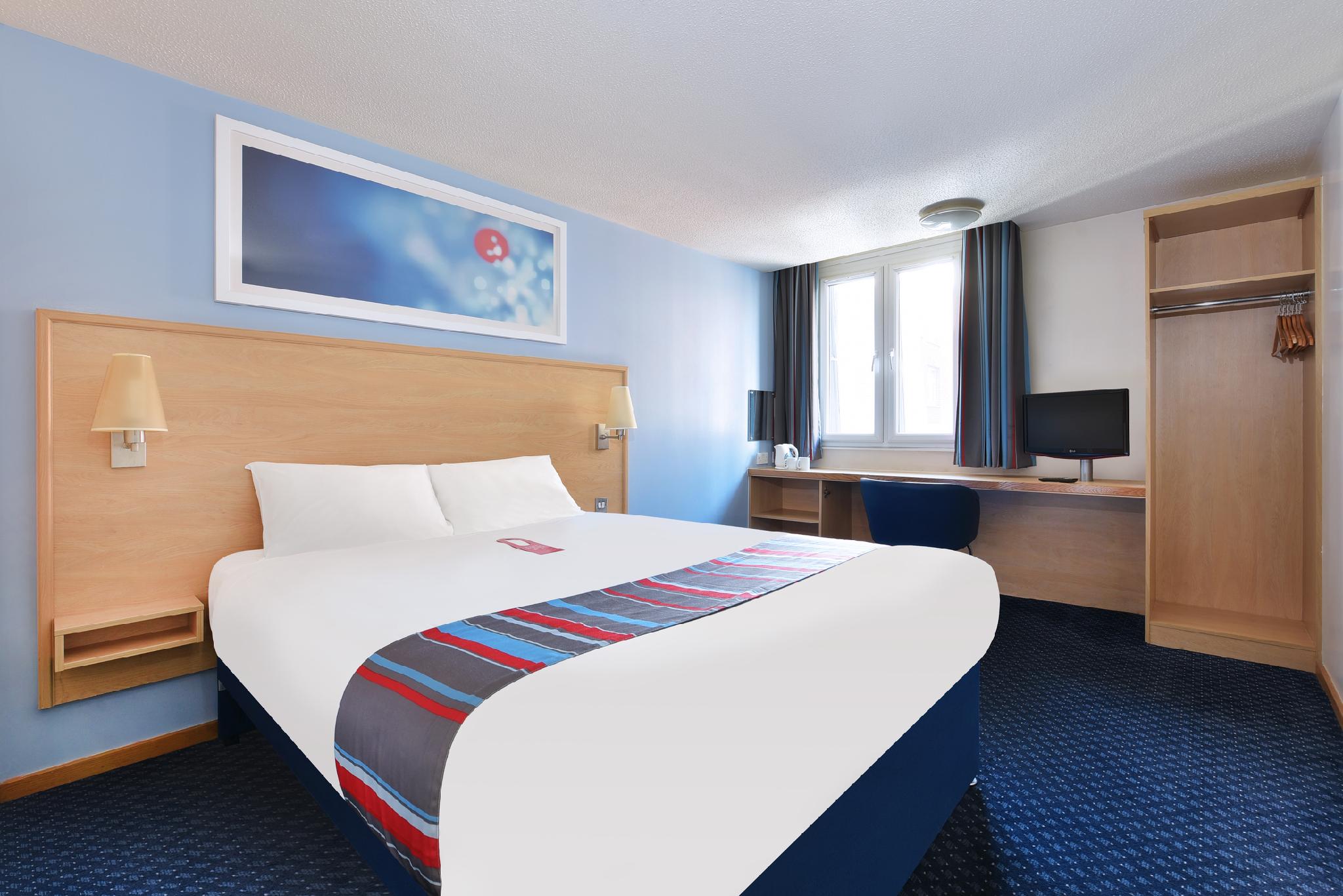 ROOM, DOUBLE BED