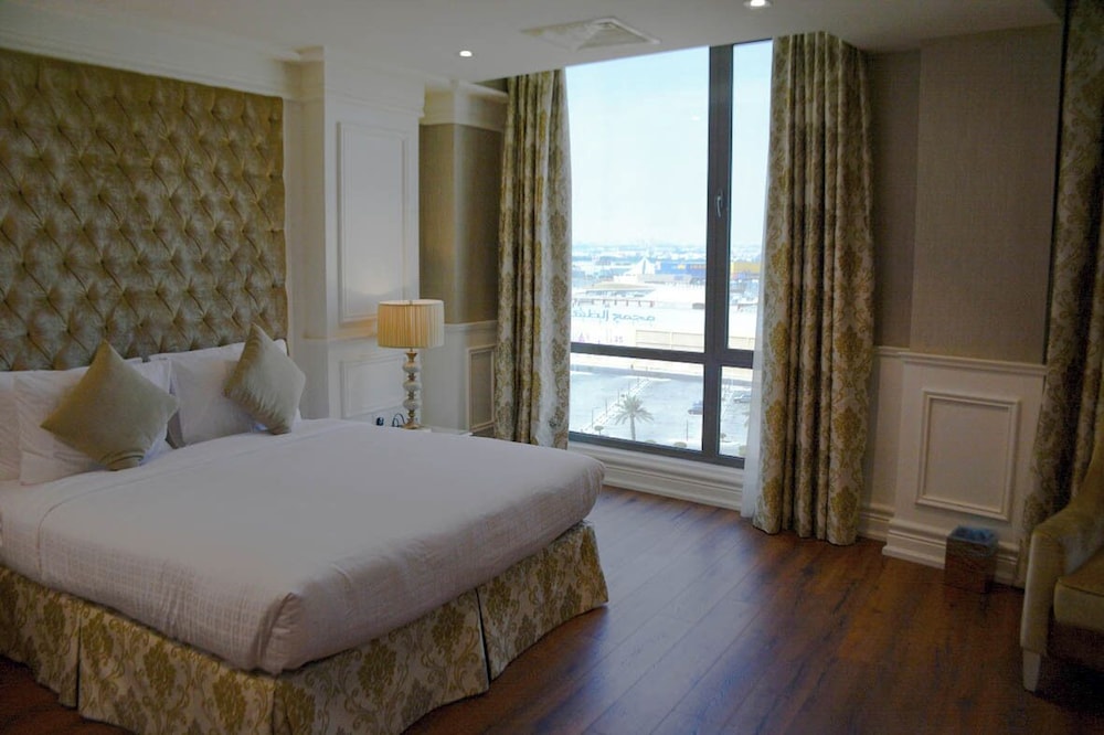 SUPERIOR, SUITE, KING BED
