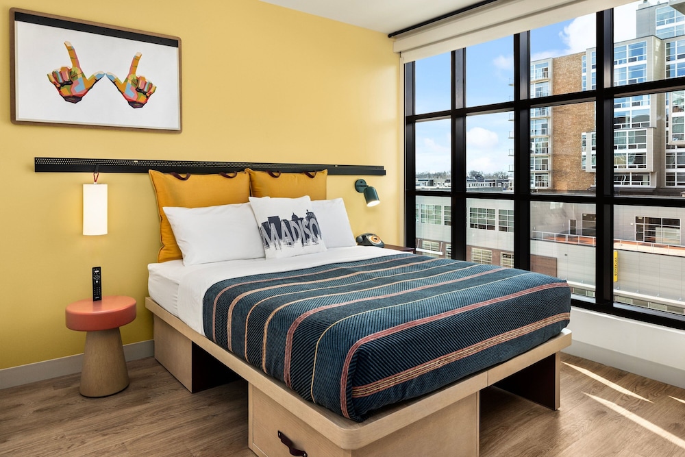 غرفة بسريرين كوين، Moxy Madison Downtown 2/7