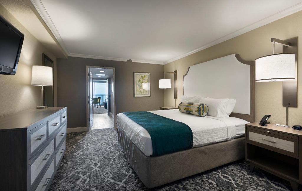 1 Bedroom, Palm, Suite, King Bed, Ocean Front