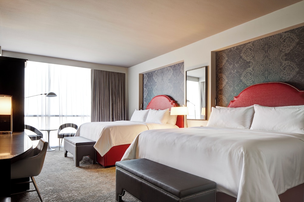 GUEST ROOM, 2 KING BEDS