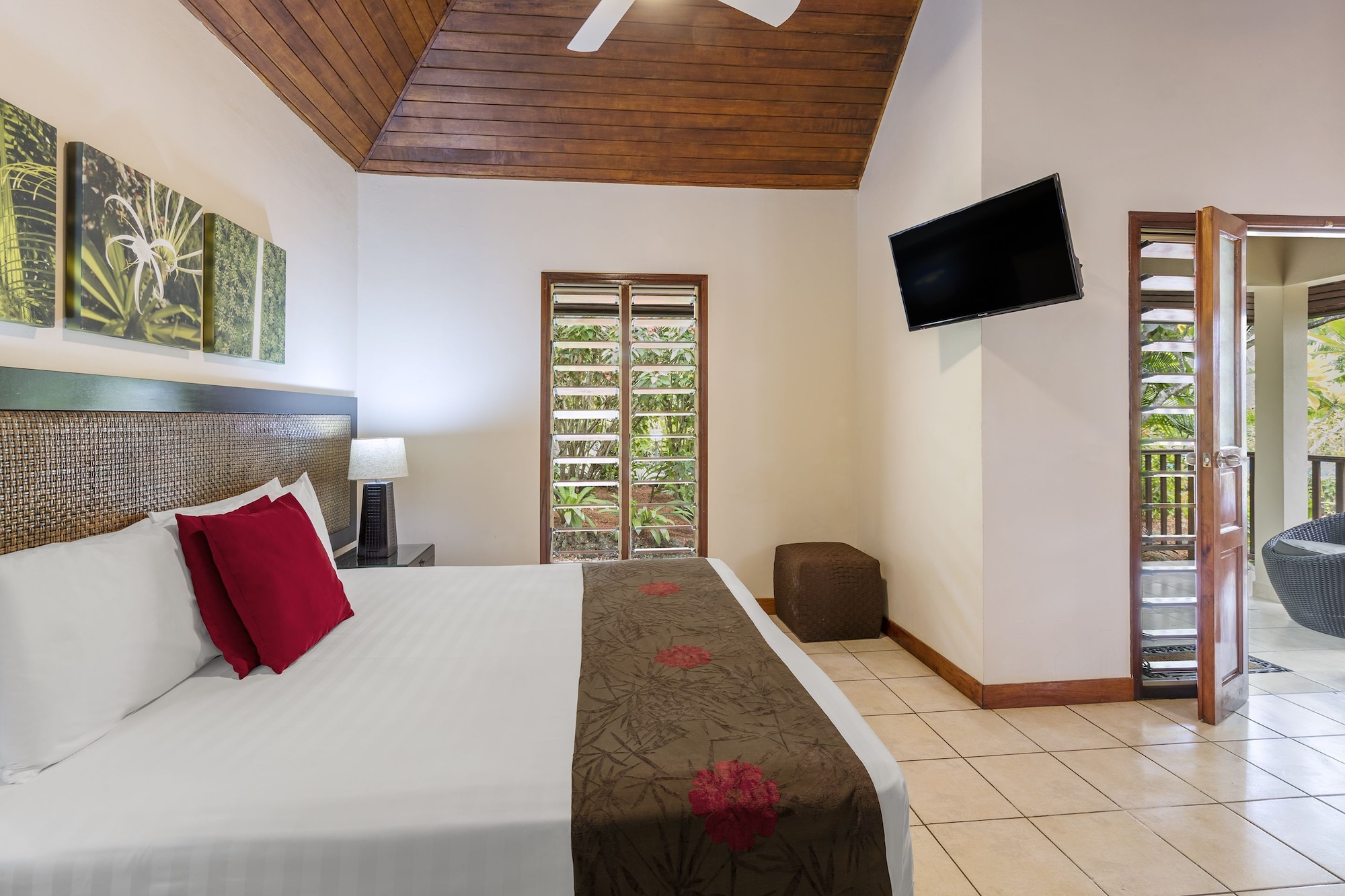 Bungalow, King Bed, Lagoon View