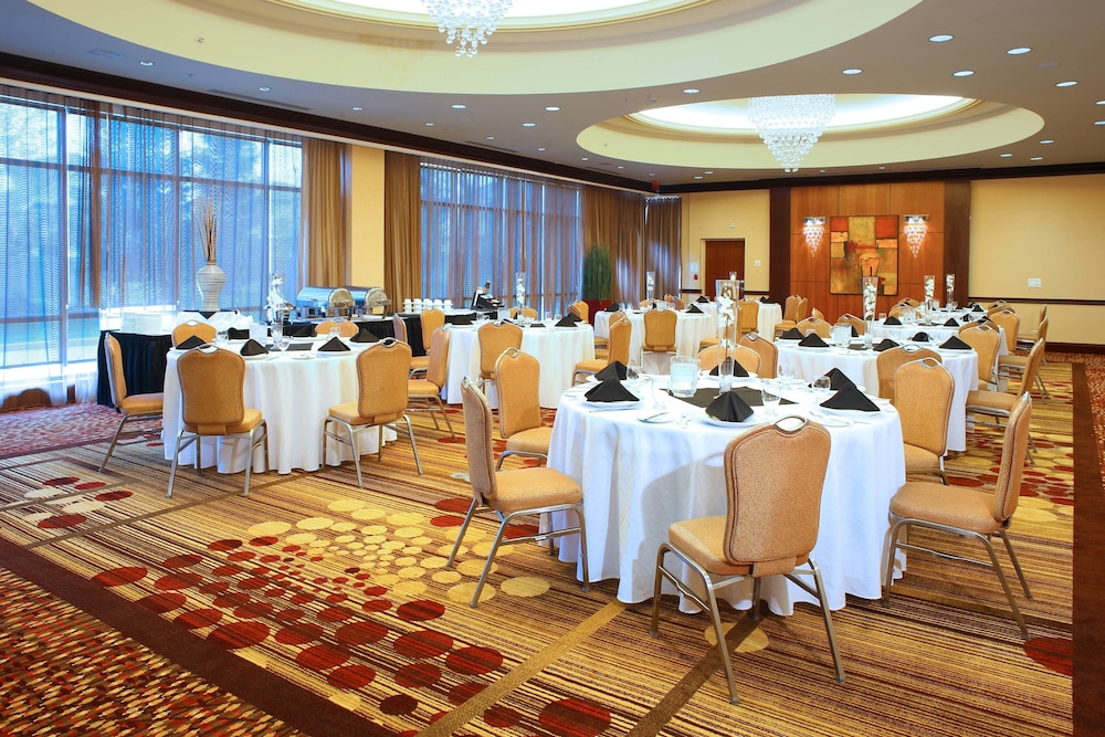 Courtyard by Marriott Hamilton 24/32