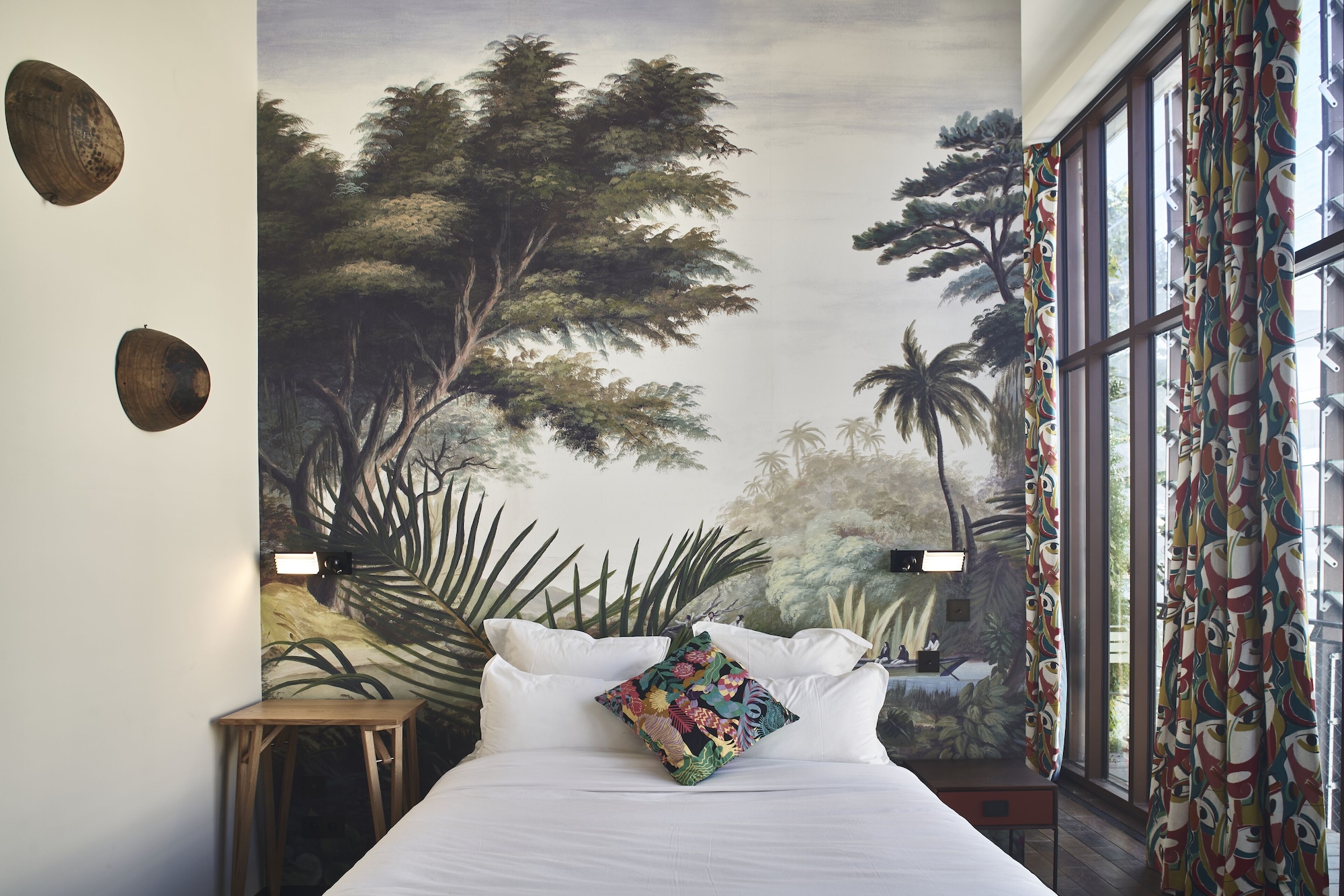 Comfort, Queen Bed
