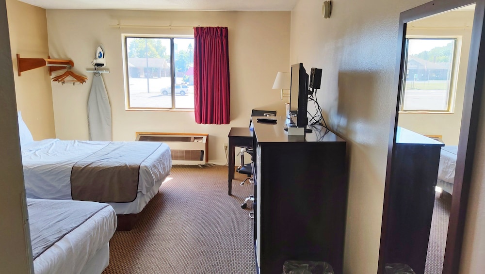 Magnuson Hotel Ironwood 19/40