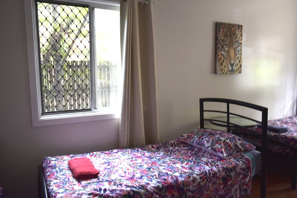 MIXED DORM, TRADITIONAL, GARDEN VIEW