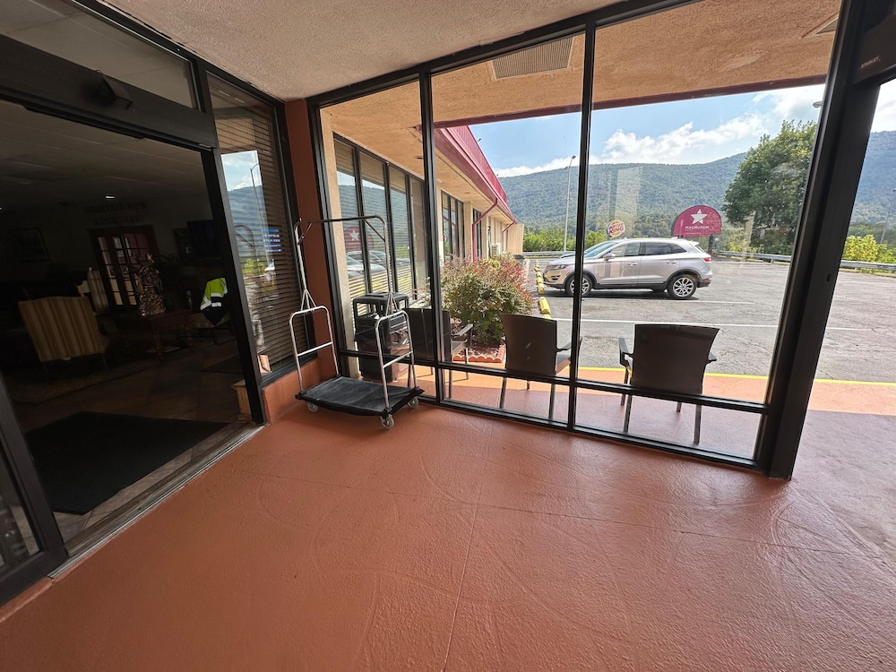 Hotel Red Rose by Townhouse Covington I-64 29/56