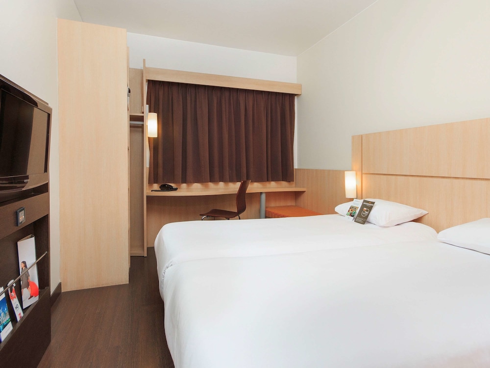 Ibis Medellin 18/67